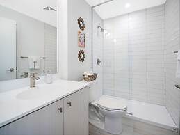 Modern High-rise 24th Floor Condo w Private Patio