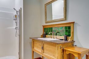 Private Beach & Hot Tub: Eastsound Waterfront Gem