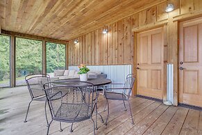 Private Beach & Hot Tub: Eastsound Waterfront Gem
