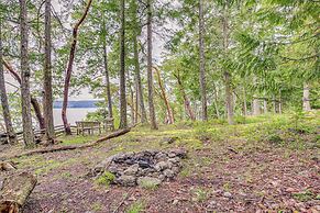 Private Beach & Hot Tub: Eastsound Waterfront Gem