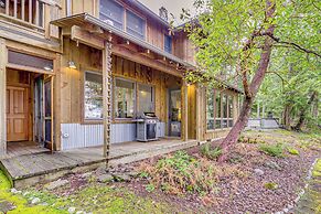 Private Beach & Hot Tub: Eastsound Waterfront Gem