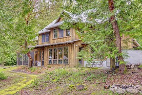 Private Beach & Hot Tub: Eastsound Waterfront Gem