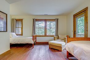 Private Beach & Hot Tub: Eastsound Waterfront Gem