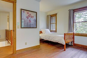 Private Beach & Hot Tub: Eastsound Waterfront Gem