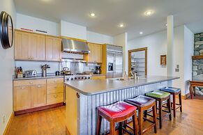 Private Beach & Hot Tub: Eastsound Waterfront Gem
