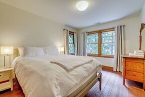 Private Beach & Hot Tub: Eastsound Waterfront Gem