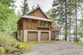 Private Beach & Hot Tub: Eastsound Waterfront Gem