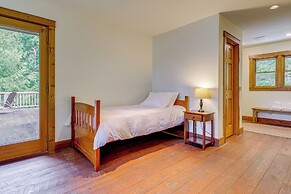 Private Beach & Hot Tub: Eastsound Waterfront Gem