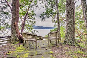 Private Beach & Hot Tub: Eastsound Waterfront Gem