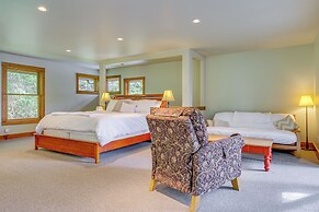 Private Beach & Hot Tub: Eastsound Waterfront Gem