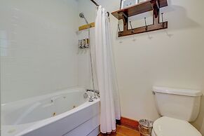Private Beach & Hot Tub: Eastsound Waterfront Gem
