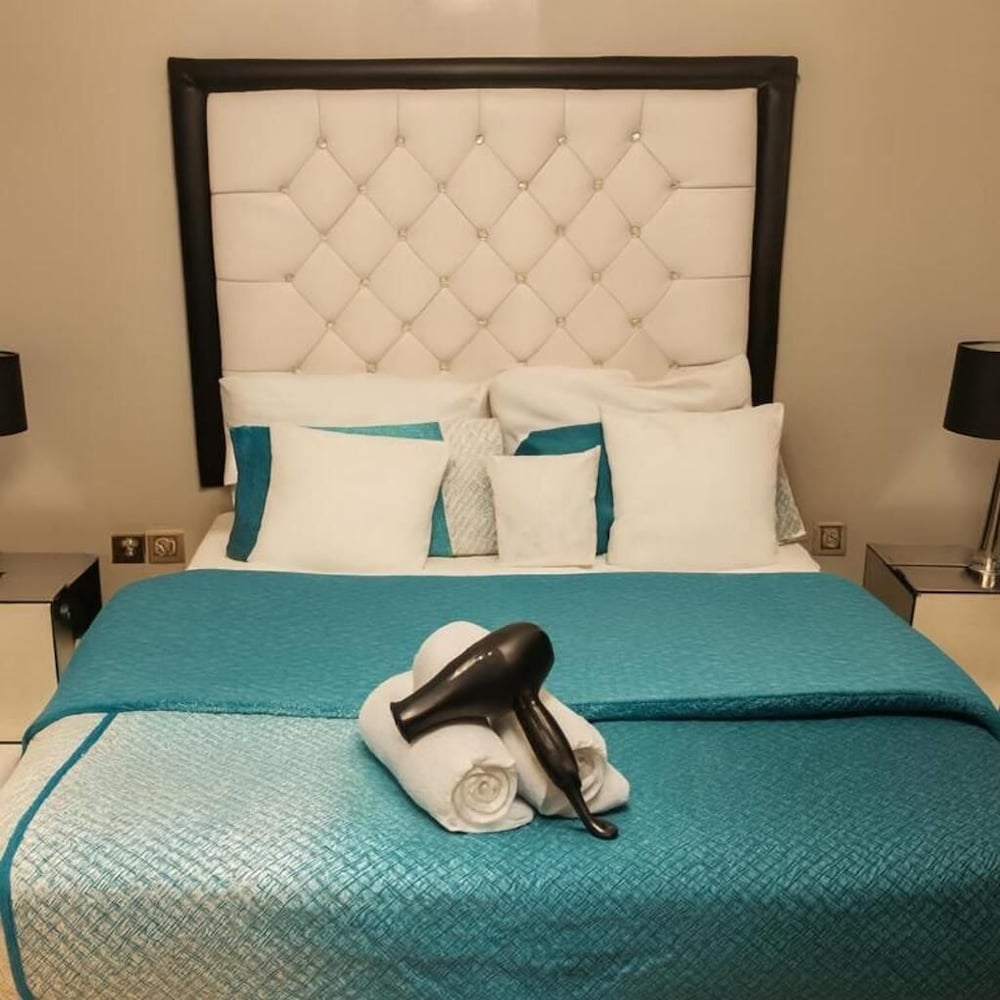 Sleeps 4 - Parking - Wifi