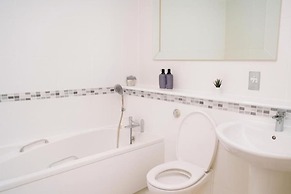 Sleeps 4 - Parking - Wifi