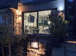 Self-contained Studio Annex