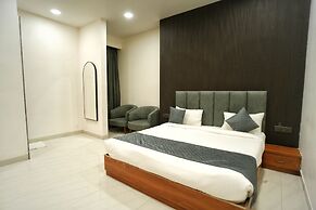 HOTEL HIGHWAY QUEEN