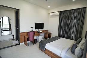 HOTEL HIGHWAY QUEEN