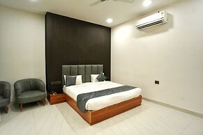 HOTEL HIGHWAY QUEEN