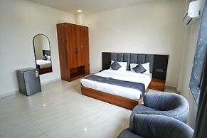 HOTEL HIGHWAY QUEEN