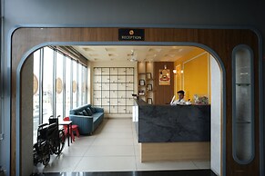 HOTEL HIGHWAY QUEEN