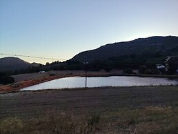 Off-grid Cottage Mountain Views Horses & Sunset