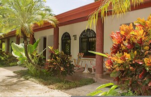 Amazing Suite 103 Walking Distance to the Beach
