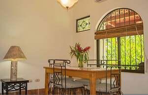 Amazing Suite 103 Walking Distance to the Beach