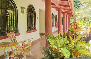 Amazing Suite 103 Walking Distance to the Beach