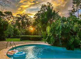 Amazing Suite 103 Walking Distance to the Beach