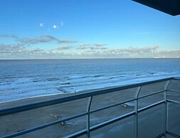 Beautiful Seaview Apartment for 4