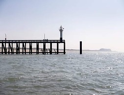 Beautiful Seaview Apartment for 4