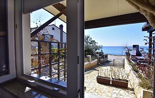 Compact Studio Stay With sea Views and BBQ