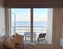 Stunning Seaview Apartment With Balcony