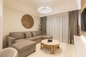 Spacious 2BR with Burj Khalifa View