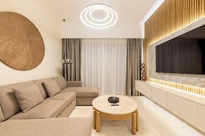 Spacious 2BR with Burj Khalifa View