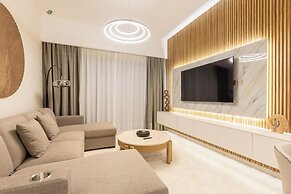 Spacious 2BR with Burj Khalifa View