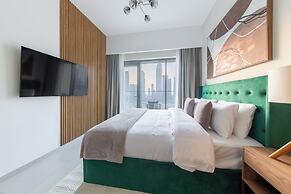 Spacious 2BR with Burj Khalifa View