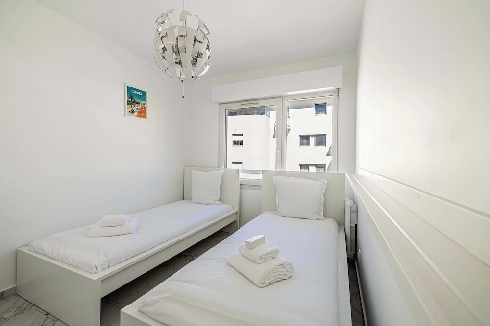 Modern, A/C Duplex - 3bdr/6p - Cannes