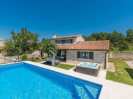 Rustical Stone House Kanfanar With Pool