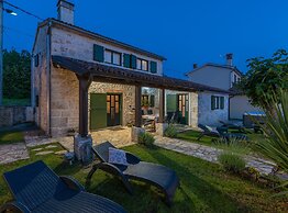 Rustical Stone House Kanfanar With Pool