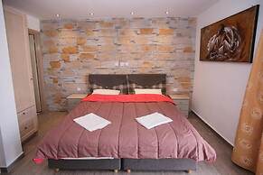 Vasilis Boutique Studios