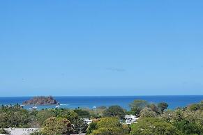 Stunning Oceanview Condo w/ Exceptional Views & Resort-Style Amenities