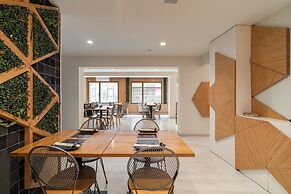 LEE Hotel