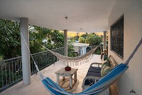 Cozy 7BR Villa BIG Pool Close to Beach!
