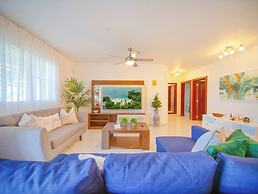 Cozy 7BR Villa BIG Pool Close to Beach!