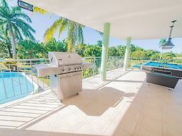 Cozy 7BR Villa BIG Pool Close to Beach!