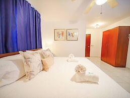 Cozy 7BR Villa BIG Pool Close to Beach!