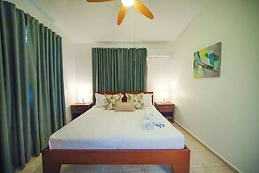 Cozy 7BR Villa BIG Pool Close to Beach!