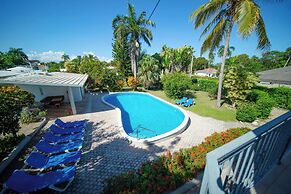 Cozy 7BR Villa BIG Pool Close to Beach!