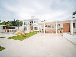 14 BR Getaway 2 Mins From Sosua Action!