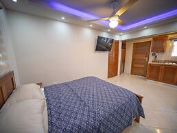 CDC 2 Studio With Bar, Walkable to Beach & Fun